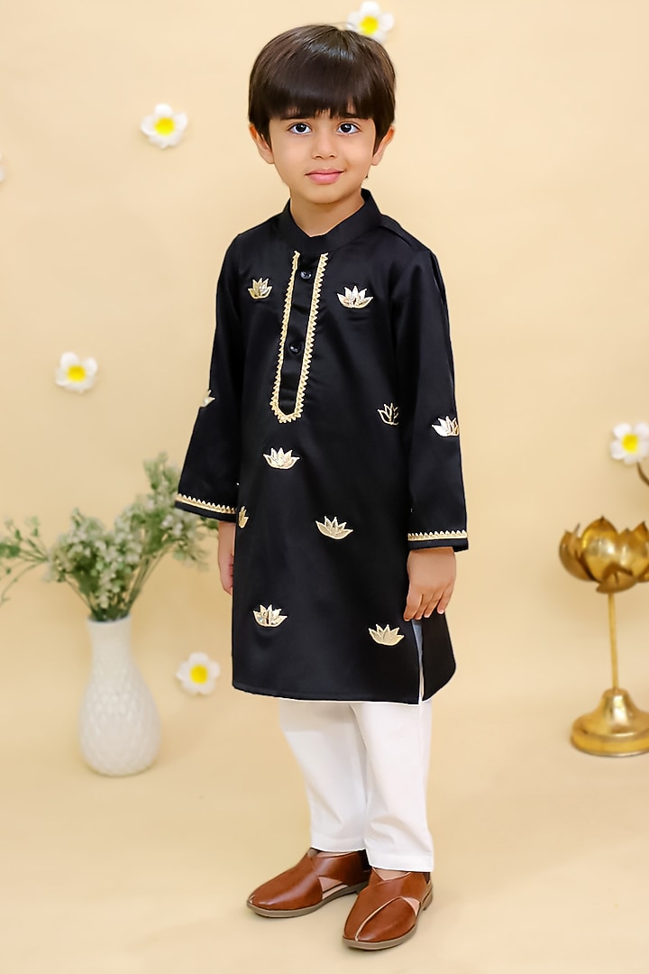 Black Cotton Silk Embroidered Kurta Set For Boys by Mudkid at Pernia's Pop Up Shop