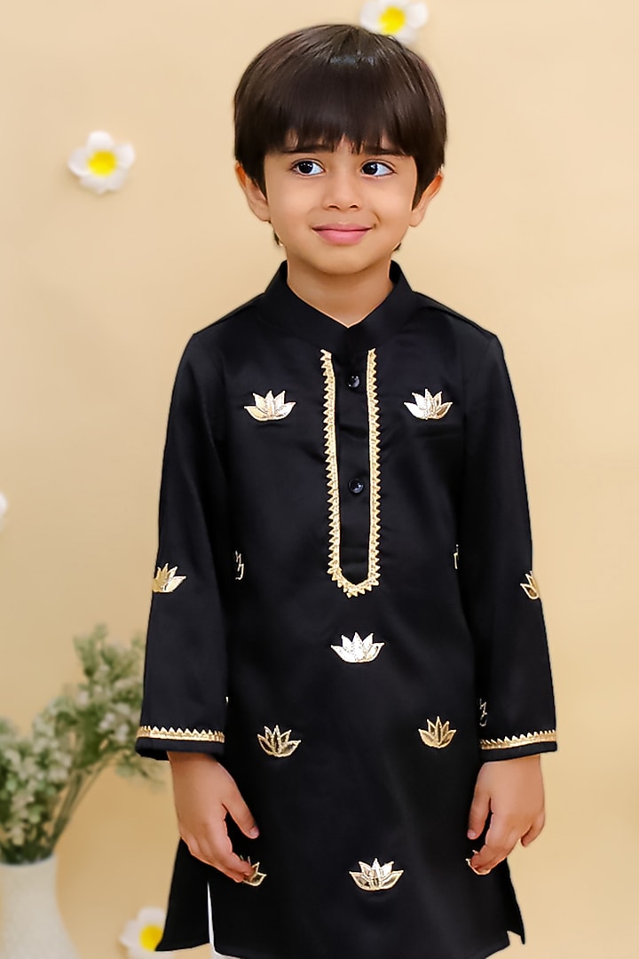 Black Cotton Silk Embroidered Kurta Set For Boys by Mudkid at Pernia's Pop Up Shop