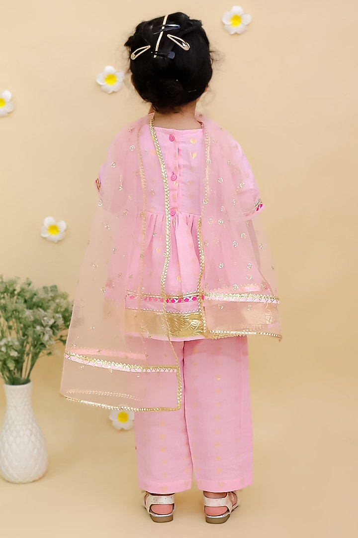 Pink Cotton Embroidered Kurta Set For Girls by Mudkid at Pernia's Pop Up Shop
