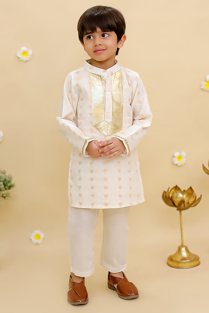 Off-White Cotton Embroidered Kurta Set For Boys by Mudkid at Pernia's Pop Up Shop