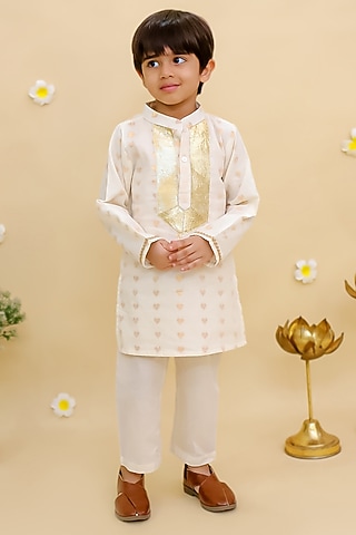 Off-White Cotton Embroidered Kurta Set For Boys by Mudkid