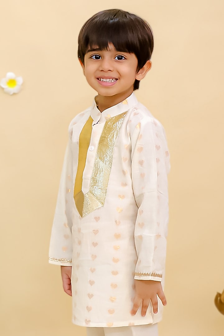 Off-White Cotton Embroidered Kurta Set For Boys by Mudkid at Pernia's Pop Up Shop