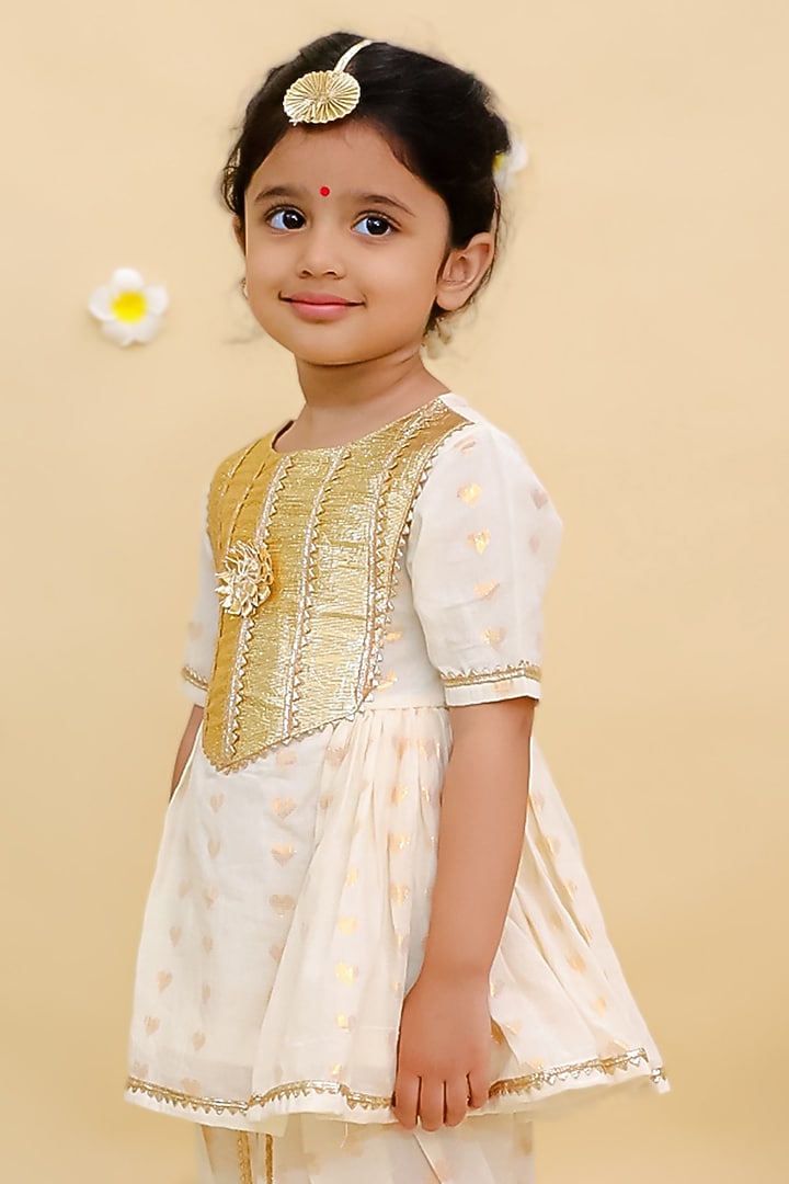 Off-White Cotton Embroidered Kurta Set For Girls by Mudkid at Pernia's Pop Up Shop