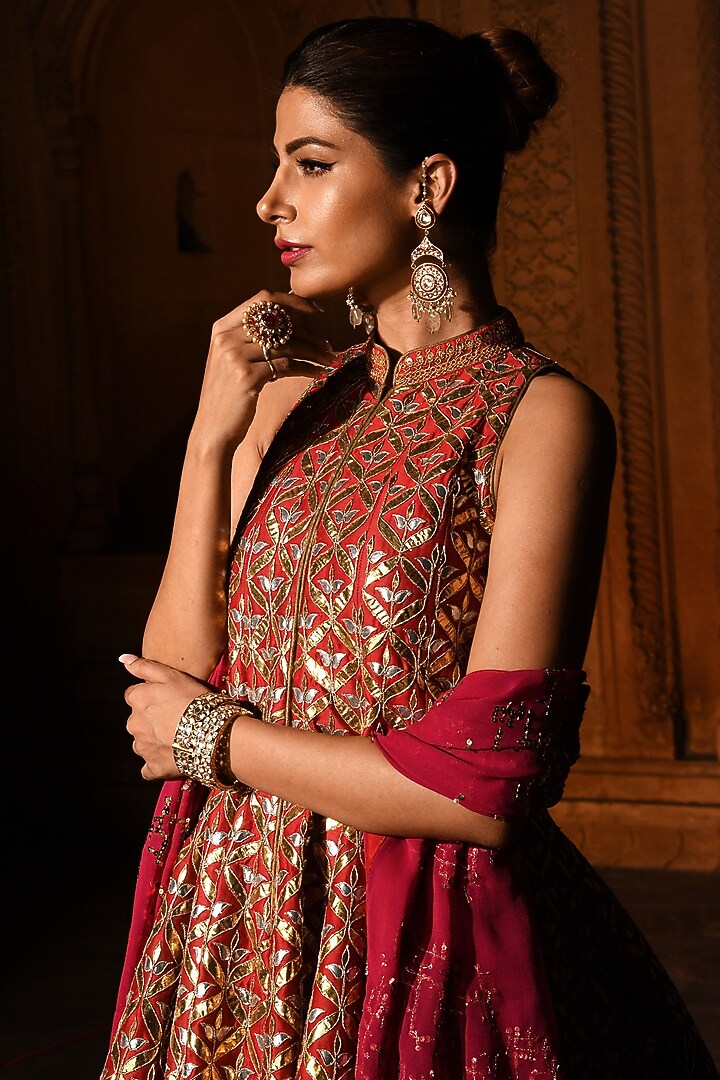 Red & Fuchsia Embroidered Flared Kurta Set by Mynah Designs By Reynu Tandon at Pernia's Pop Up Shop