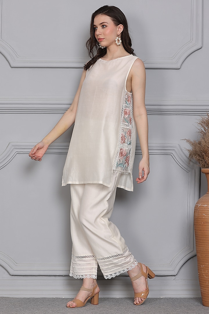 White Cotton Silk Chanderi Resham Embroidered Kurta Set by Midori by SGV