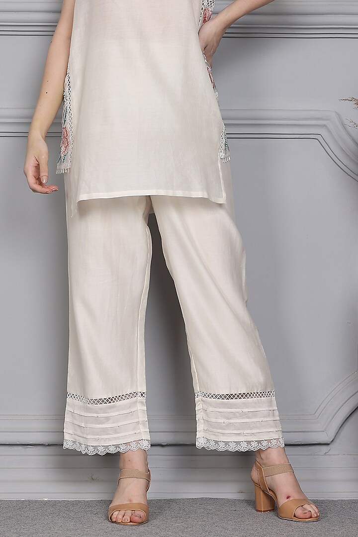 White Cotton Silk Chanderi Resham Embroidered Kurta Set by Midori by SGV at Pernia's Pop Up Shop
