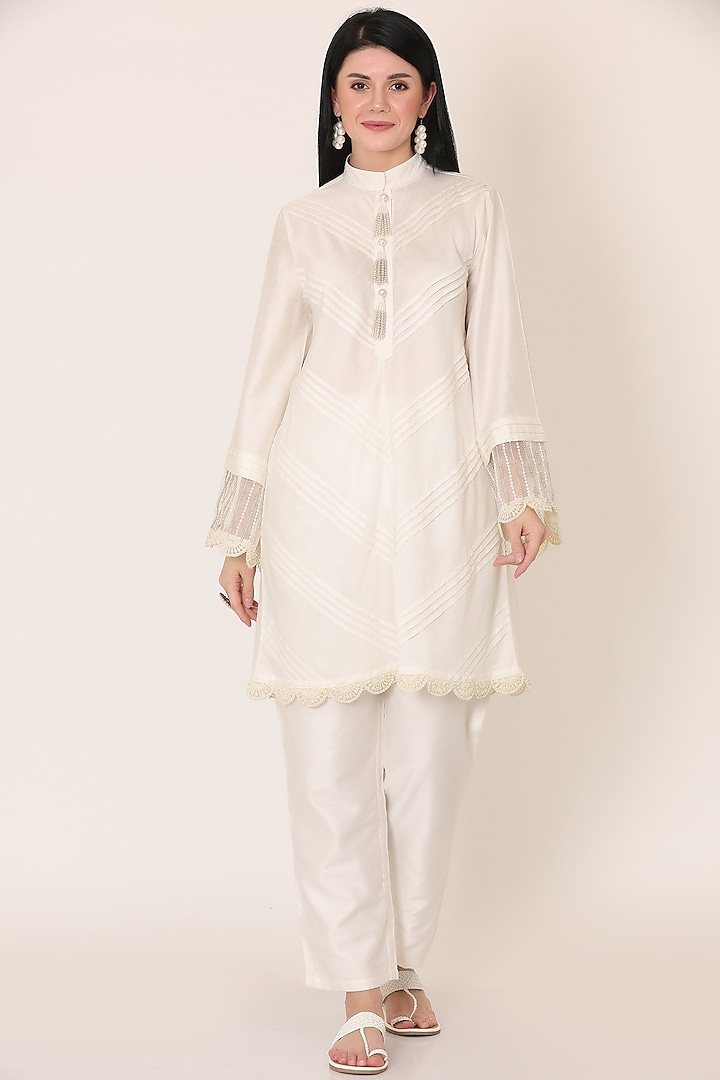 White Chanderi Embellished Kurta Set by Midori by SGV