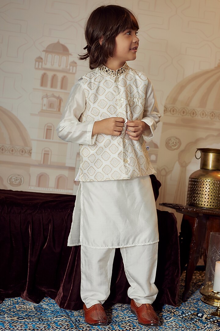 Ivory Organic Cotton Printed Nehru Jacket With Kurta Set For Boys by Mi Dulce An'ya at Pernia's Pop Up Shop