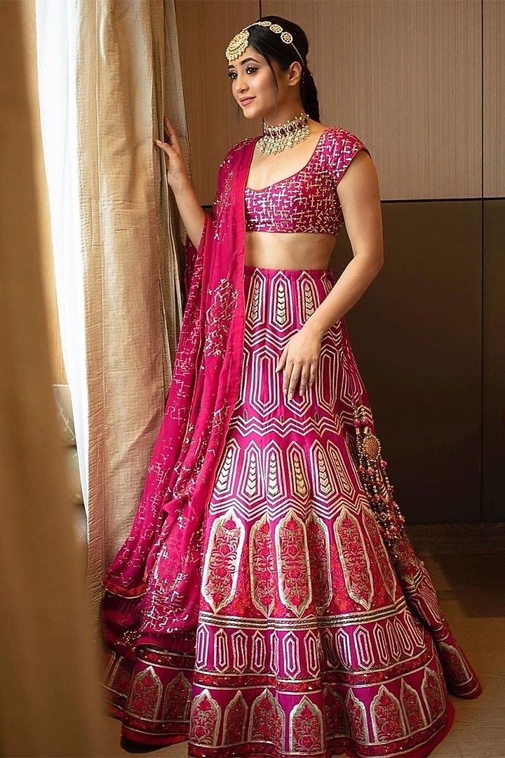 Red & Fuchsia Hand Embroidered Bridal Lehenga Set by Mynah Designs By Reynu Tandon at Pernia's Pop Up Shop