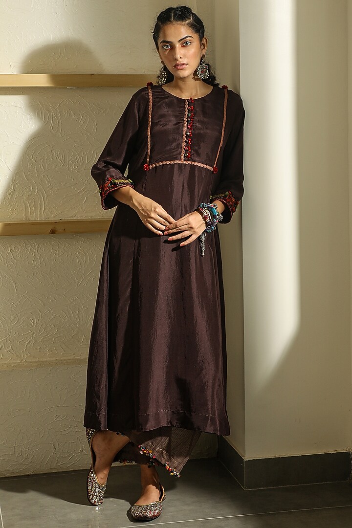 Brown Hand Embroidered Kurta by Medha at Pernia's Pop Up Shop