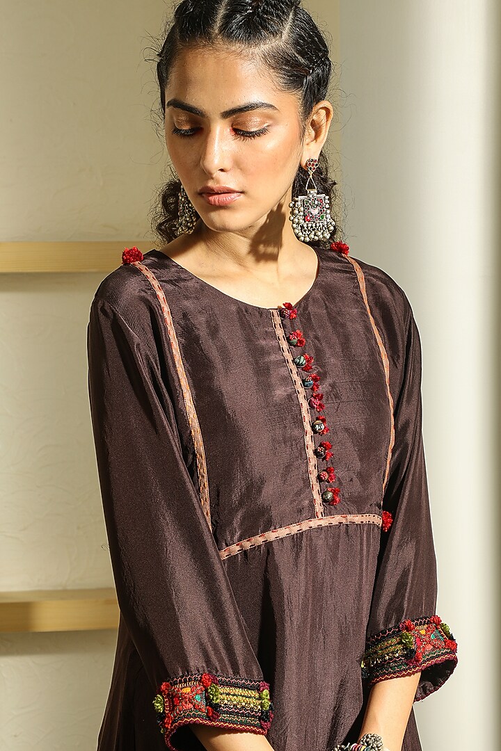 Brown Hand Embroidered Kurta by Medha at Pernia's Pop Up Shop