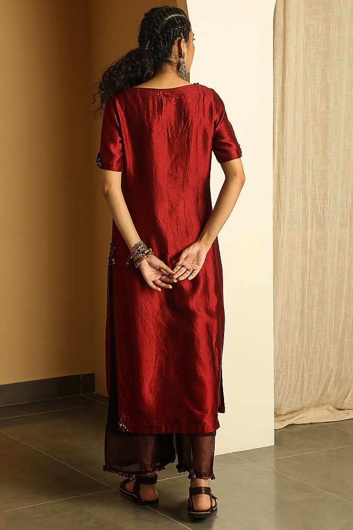 Red Handwoven Chiniya Silk Kurta by Medha at Pernia's Pop Up Shop