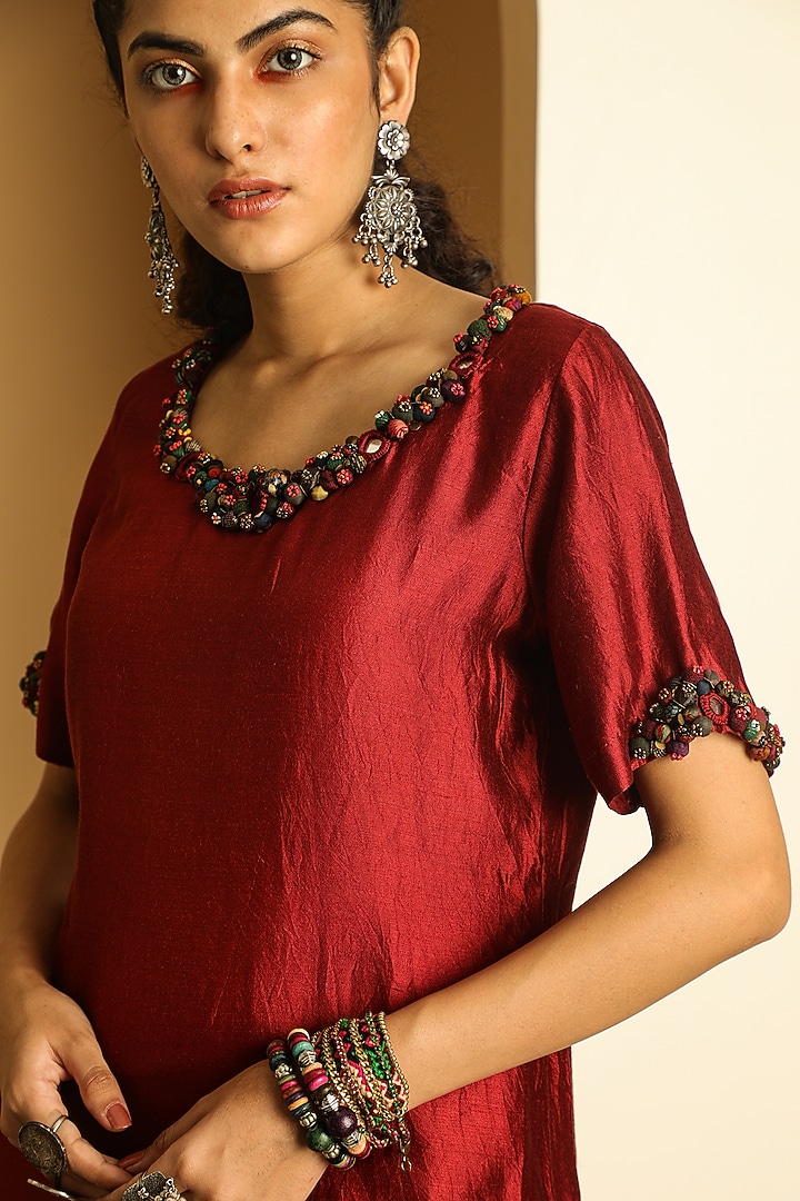 Red Handwoven Chiniya Silk Kurta by Medha at Pernia's Pop Up Shop