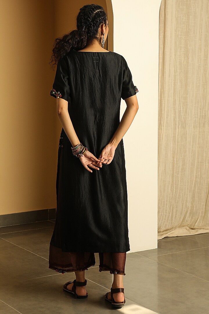 Black Handwoven Chiniya Silk Kurta by Medha at Pernia's Pop Up Shop