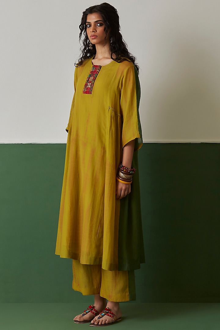 Neon Tie-Dye Kurta Set by Medha at Pernia's Pop Up Shop