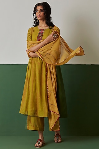 Yellow Hand Embroidered Stole by Medha