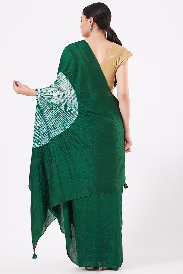 Emerald Green Silk Shibori Party Wear Saree Set by Medium at Pernia's Pop Up Shop