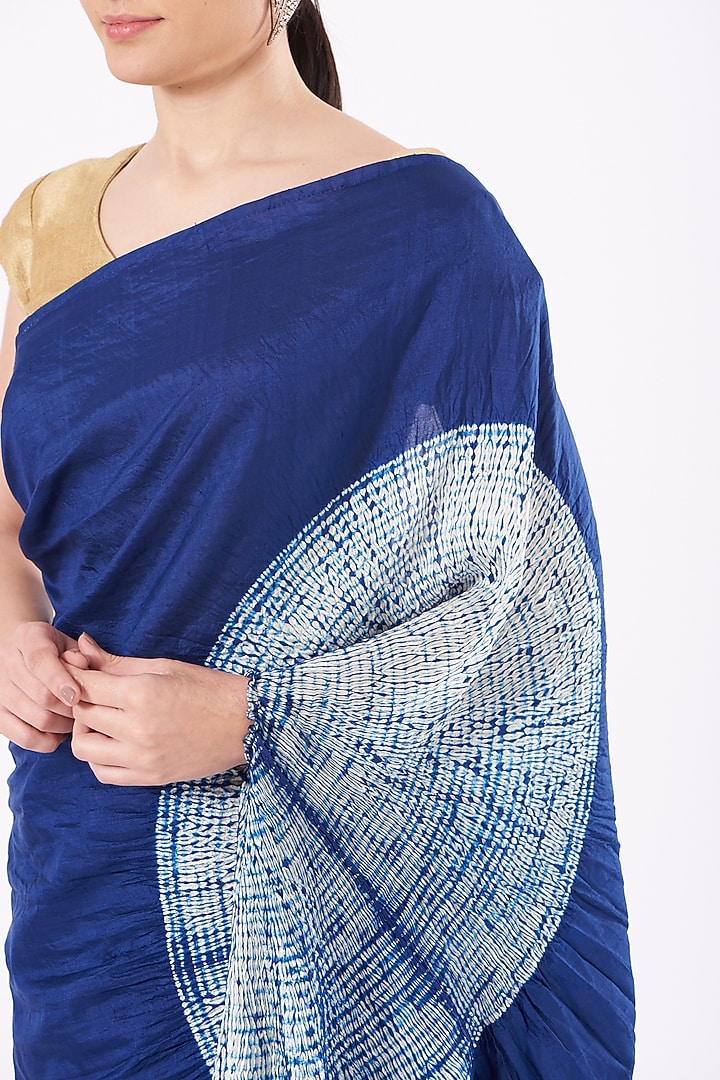 Navy Blue Silk Shibori & Tie-Dye Party Wear Saree Set by Medium at Pernia's Pop Up Shop