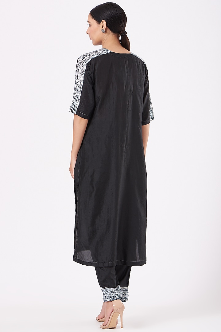 Black Dyed Kurta Set by Medium at Pernia's Pop Up Shop