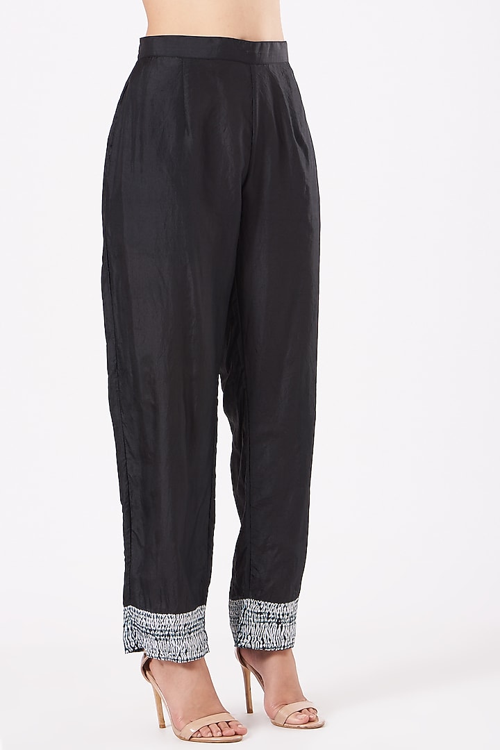 Black Dyed Kurta Set by Medium at Pernia's Pop Up Shop