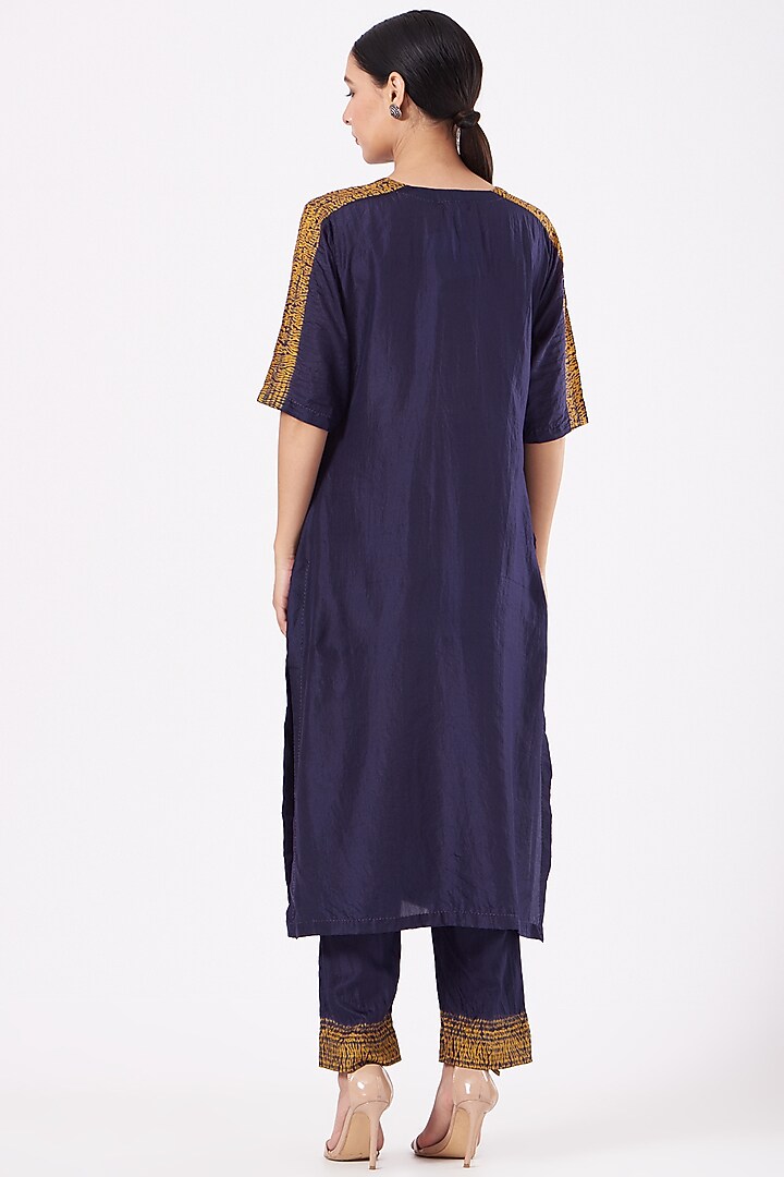Navy Blue Dyed Kurta Set by Medium at Pernia's Pop Up Shop
