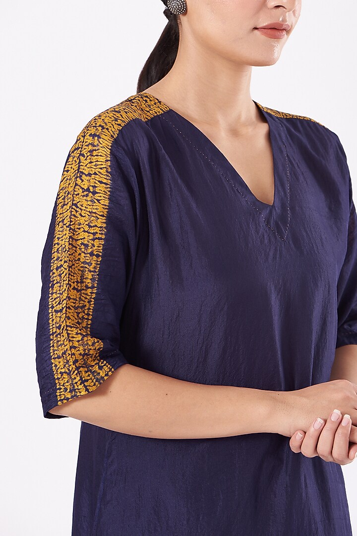 Navy Blue Dyed Kurta Set by Medium at Pernia's Pop Up Shop