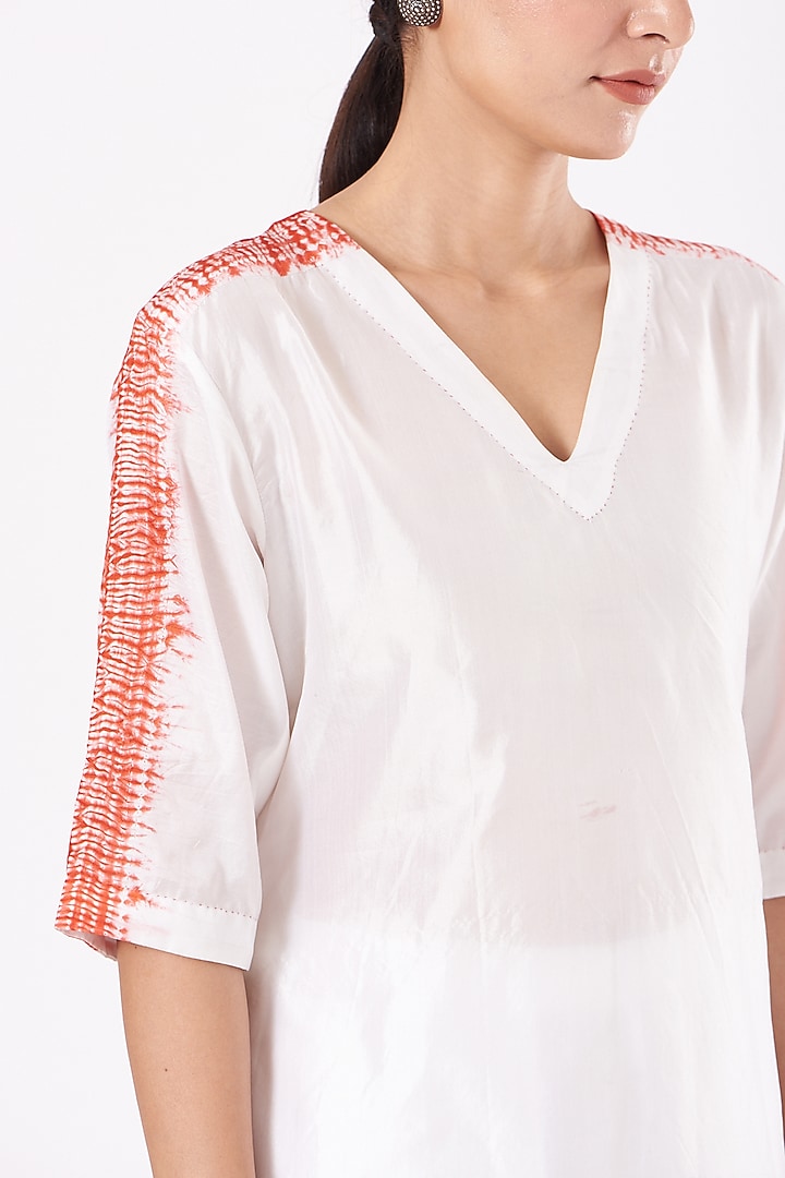 White Tie-Dyed Kurta Set by Medium at Pernia's Pop Up Shop
