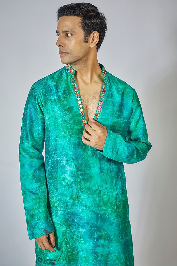 Turquoise Raw Silk Mirror Embroidered Tie & Dye Kurta Set by Megha Kapoor Label Men at Pernia's Pop Up Shop