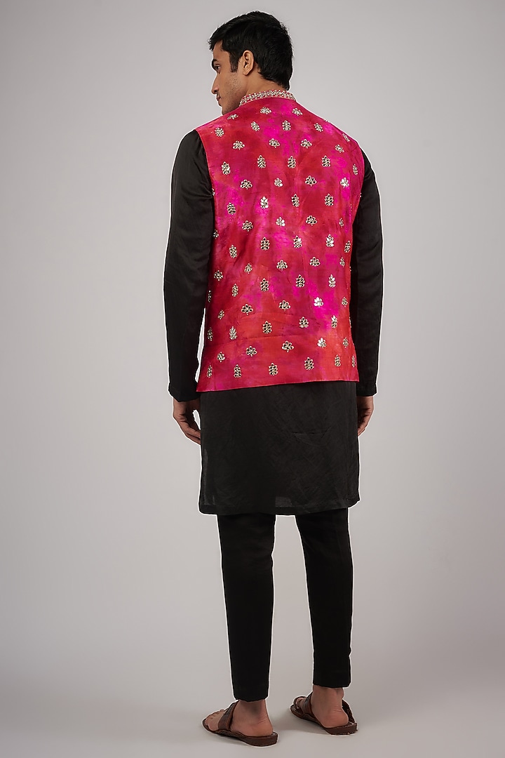 Pink Banarasi Tie-Dye Mirror Embroidered Bundi Jacket by Megha Kapoor Label Men at Pernia's Pop Up Shop