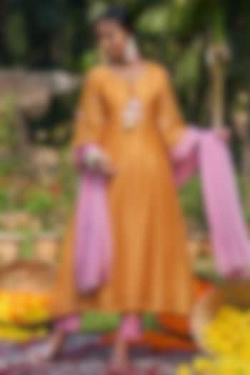 Yellow Tissue Hand Embroidered Kurta Set by Megha Pitti at Pernia's Pop Up Shop