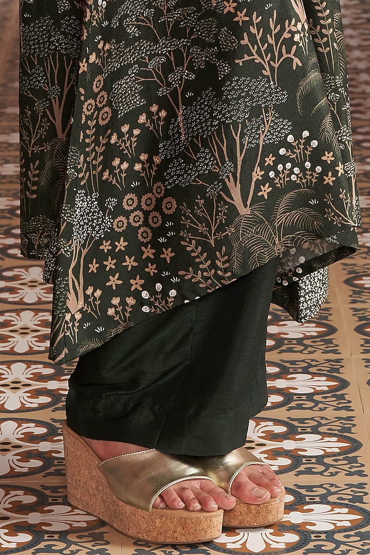 Green Bemberg Silk Printed Kurta Set by Megha Pitti at Pernia's Pop Up Shop