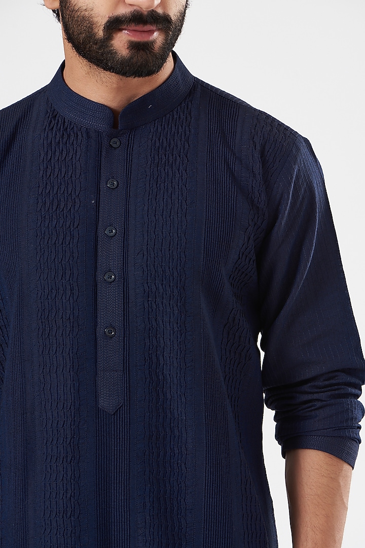 Navy Blue Pleated Kurta Set by Mehraab Men at Pernia's Pop Up Shop