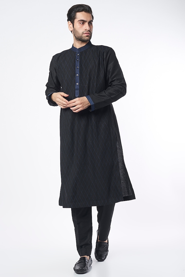 Black Kurta Set In Cotton Silk by Mehraab Men at Pernia's Pop Up Shop