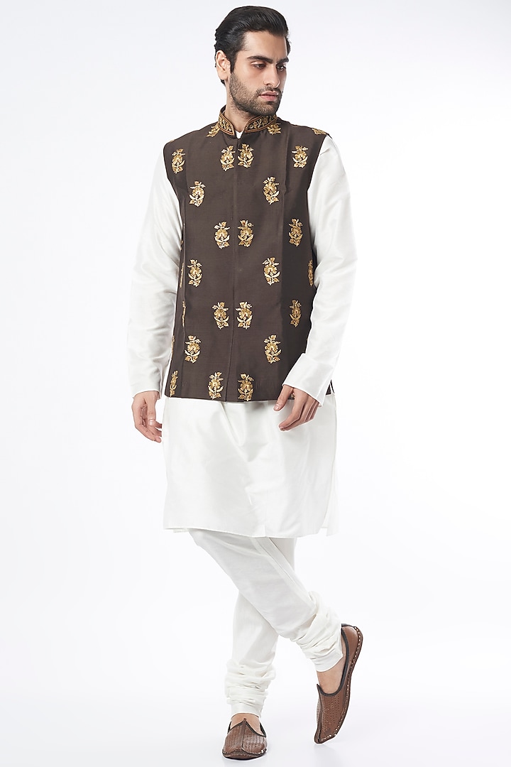 Brown Cotton Silk Blend Embroidered Bundi Jacket by Mehraab Men at Pernia's Pop Up Shop