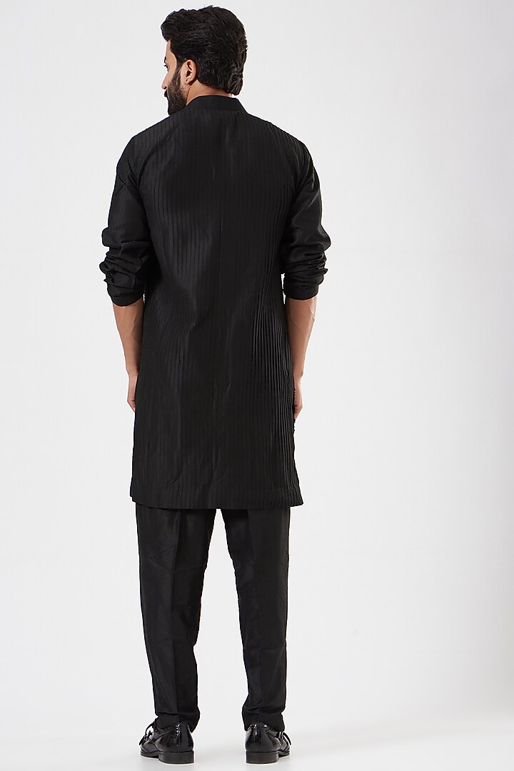 Black Pintucked Kurta Set by Mehraab Men at Pernia's Pop Up Shop