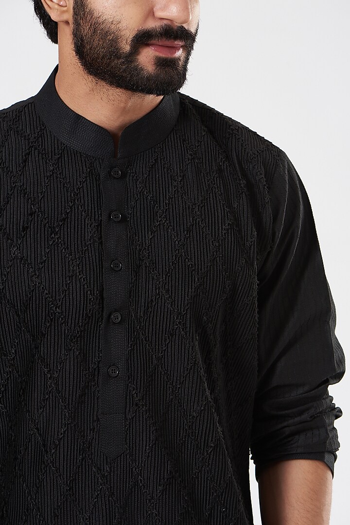Black Pintucked Kurta Set by Mehraab Men at Pernia's Pop Up Shop