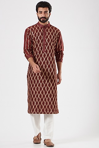 Maroon Kurta Set With Gota Work by Mehraab Men