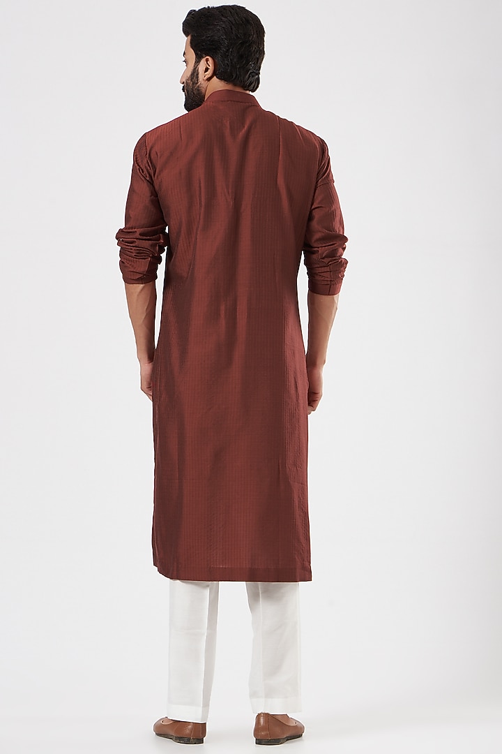 Maroon Pintucked Kurta Set by Mehraab Men at Pernia's Pop Up Shop