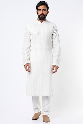 White Pintuck Kurta Set by Mehraab Men