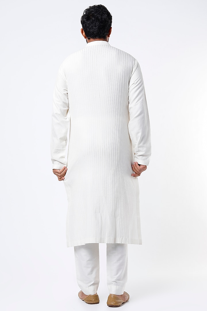 White Pintuck Kurta Set by Mehraab Men at Pernia's Pop Up Shop