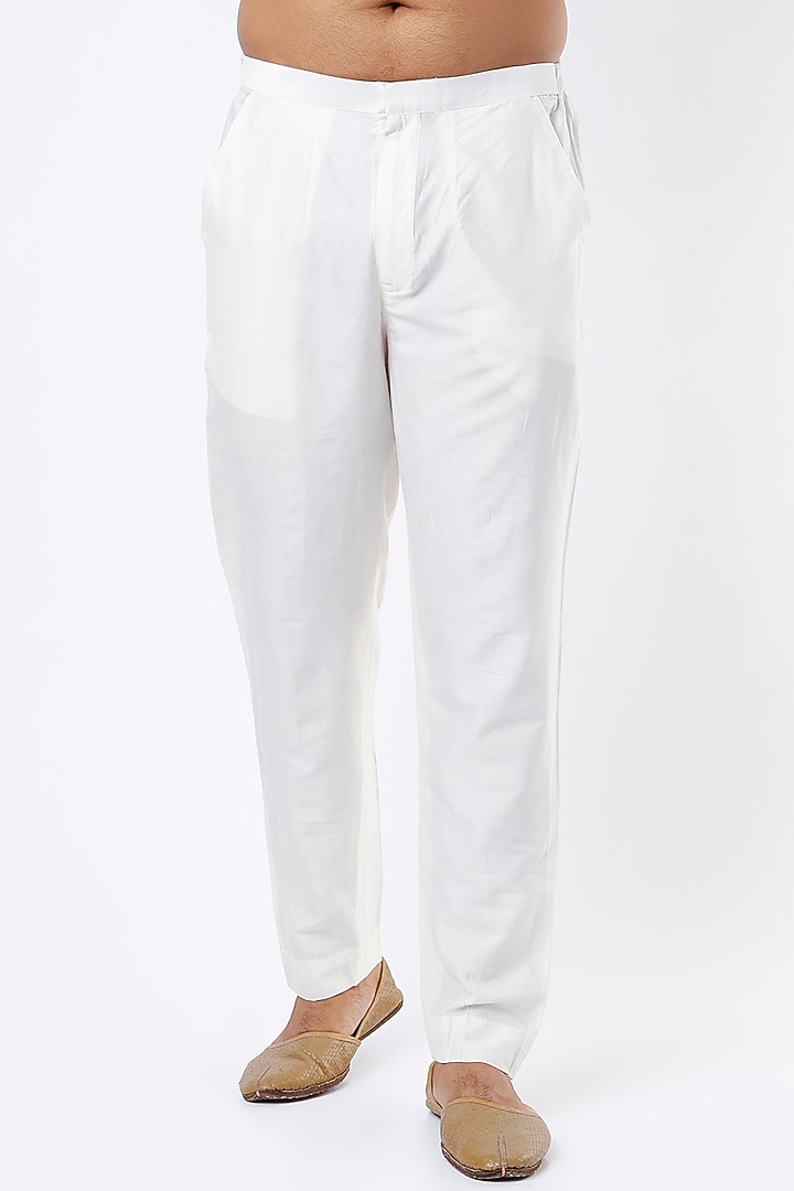 White Pintuck Kurta Set by Mehraab Men at Pernia's Pop Up Shop