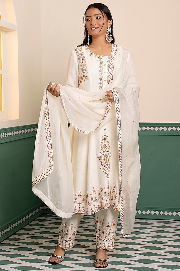 Off-White Padma Silk Embroidered Kurta Set by MEHRAB