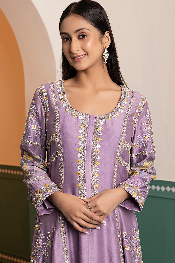 Lavender Chanderi Silk Embroidered Kurta Set by MEHRAB at Pernia's Pop Up Shop