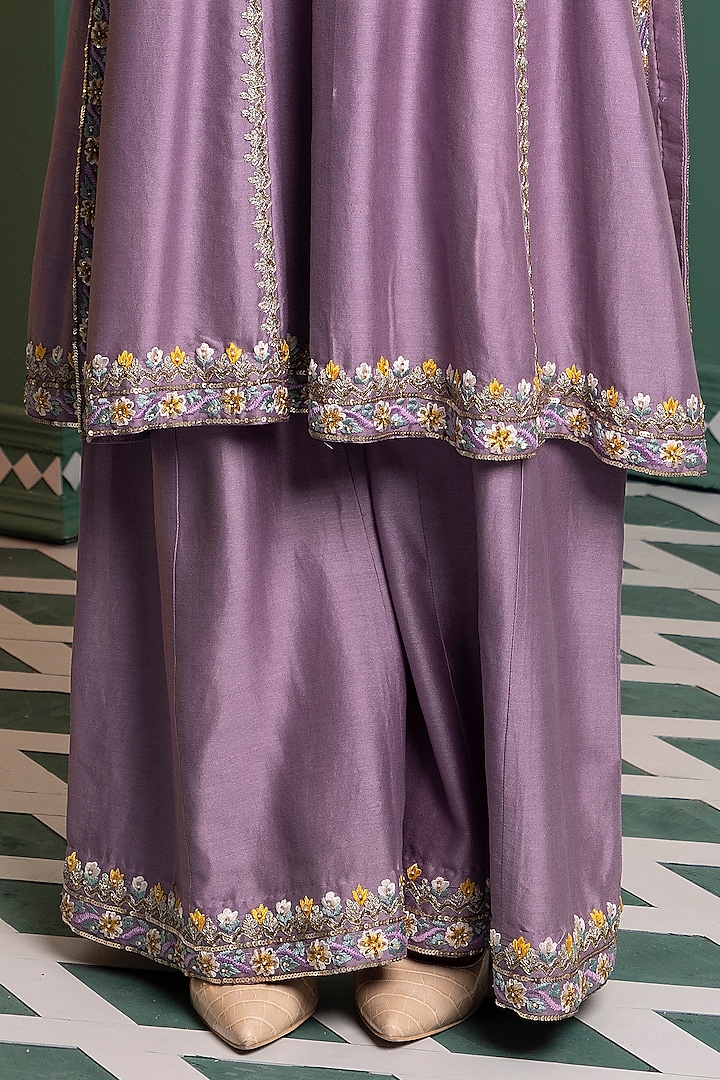 Lavender Chanderi Silk Embroidered Kurta Set by MEHRAB at Pernia's Pop Up Shop