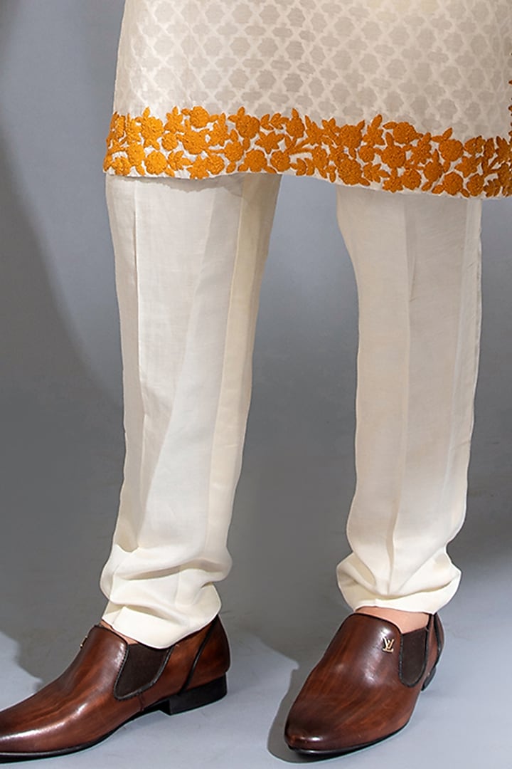 Off-White Cotton Silk Embroidered Kurta Set by Menero at Pernia's Pop Up Shop