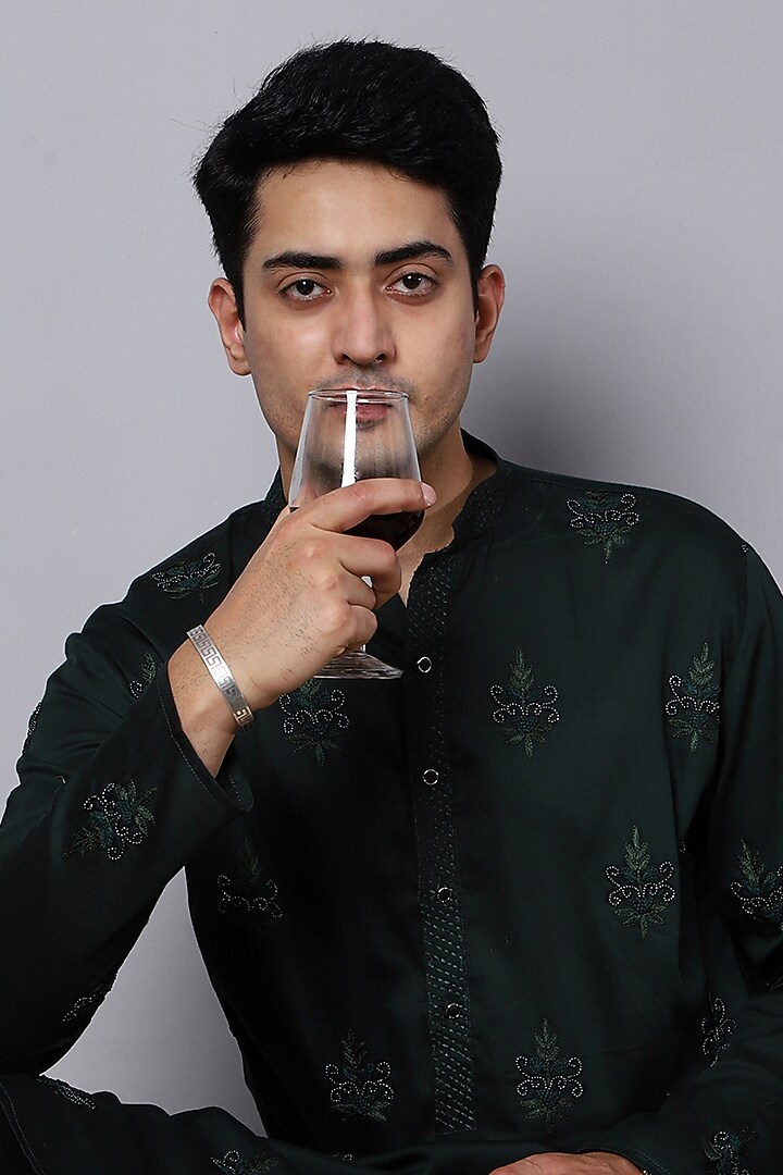 Bottle Green Pure Cotton Thread Embroidered Kurta Set by Menero at Pernia's Pop Up Shop