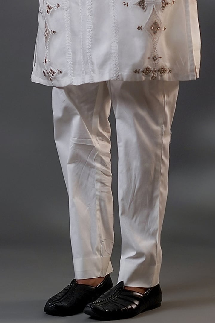 White Pure Organza & Pure Cotton Machine Embroidered Straight Kurta Set by Menero at Pernia's Pop Up Shop