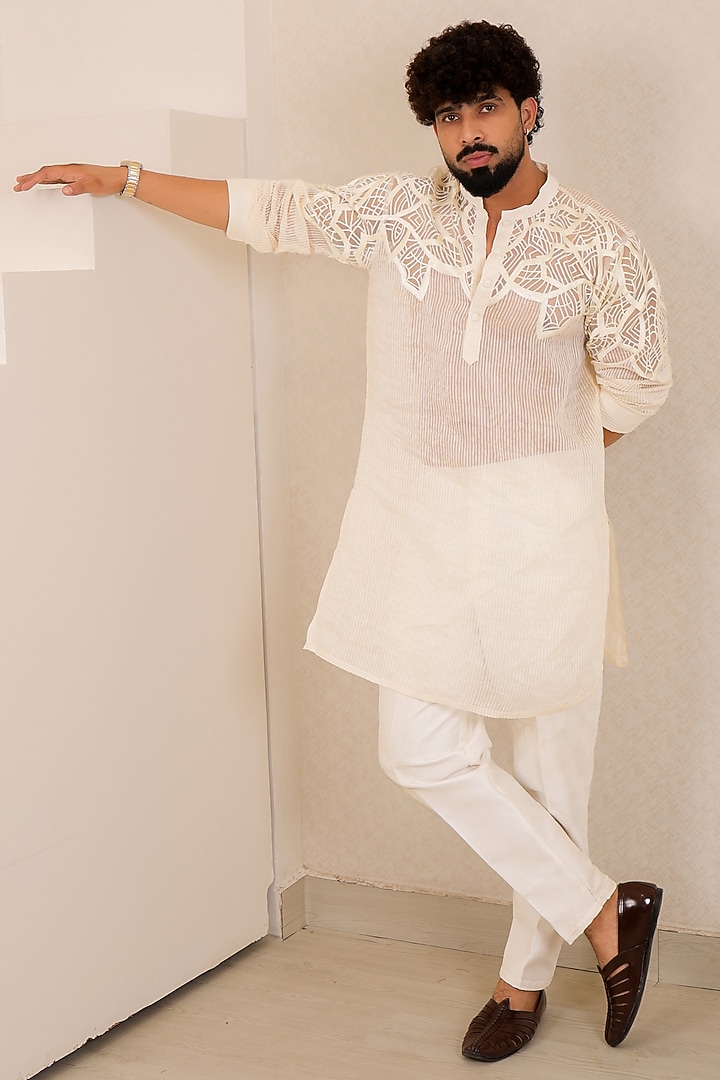 Off-White Chanderi Silk Kurta Set by Menero at Pernia's Pop Up Shop