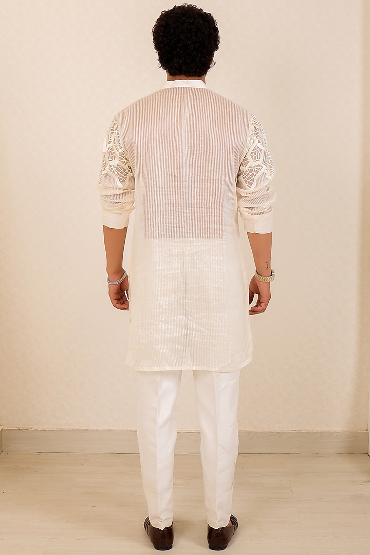 Off-White Chanderi Silk Kurta Set by Menero at Pernia's Pop Up Shop