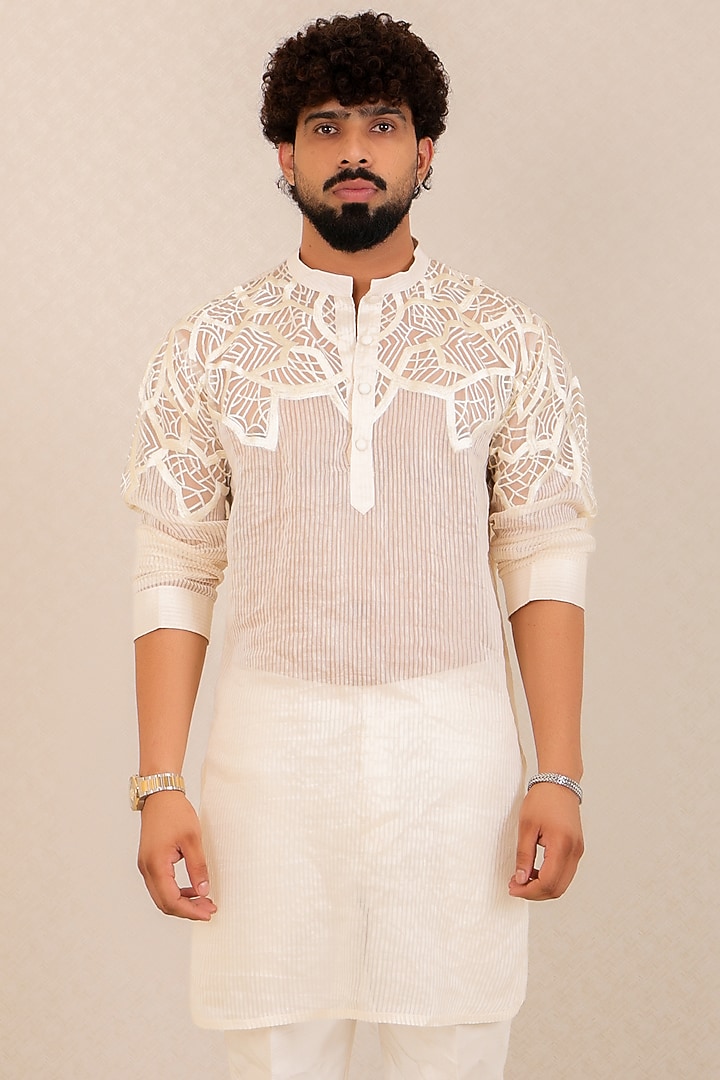Off-White Chanderi Silk Kurta Set by Menero at Pernia's Pop Up Shop
